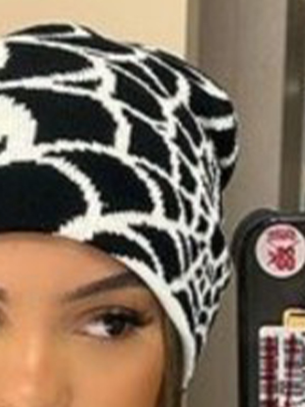 Gorro Beanie de forro polar con diseño de telaraña-1