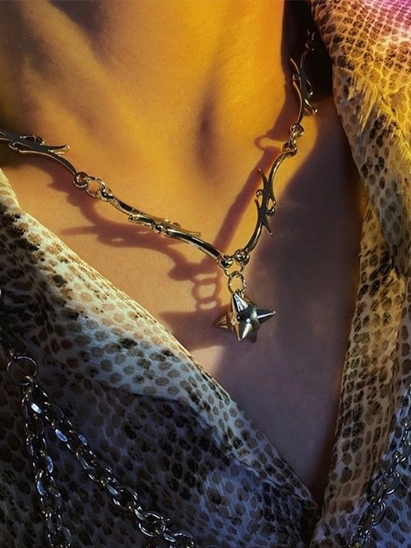 Collar de plata con decoración de espinas punk-3